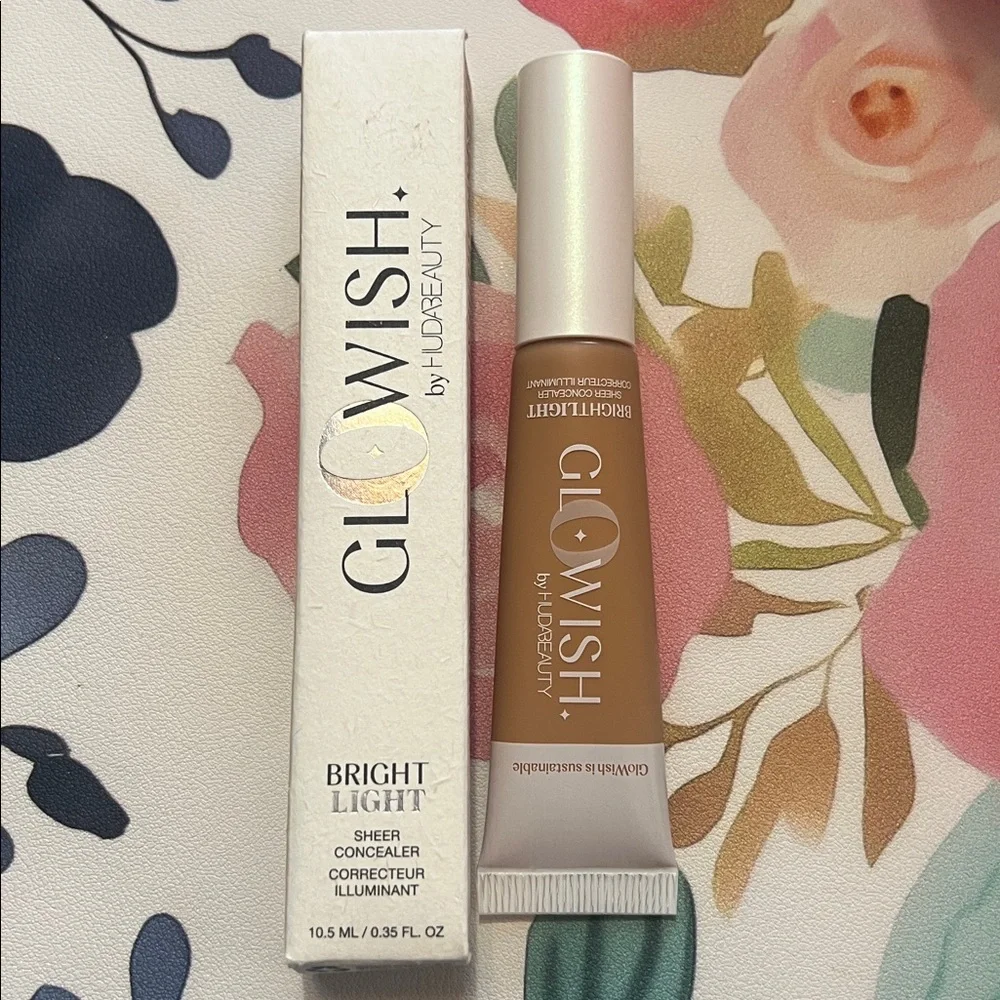Huda Beauty GloWish Bright Light Hydrating Sheer Vegan Concealer Tan 08